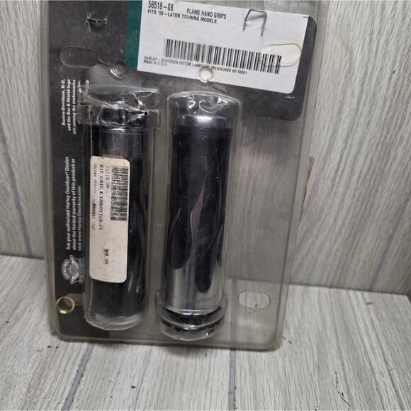 Harley Davidson Flame Hand Grips 2008-Later Touring Models 56518-08 Chrome/Black - Picture 8 of 11